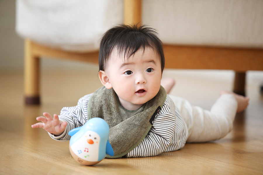 赤ちゃんが歩き始める時期｜おすすめのおもちゃ2選と歩行練習の方法