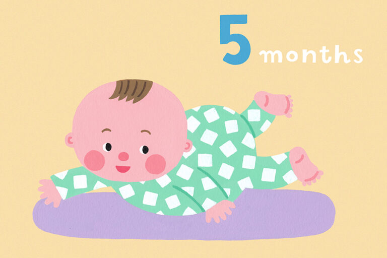 【専門家監修】生後5ヶ月の赤ちゃんの特徴やお世話のポイント、注意点やおすすめのおもちゃを解説