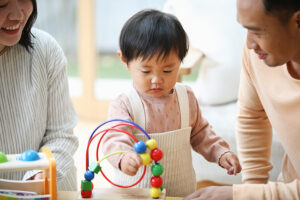 知育玩具とは？年齢別知育玩具の選び方・おすすめアイテムを紹介