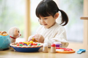 3歳児に見られる発達の特徴｜発達段階に合った遊びや接し方