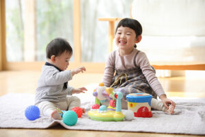 年齢別のおもちゃ選びは重要？成長に合わせた選び方と遊ばせ方のコツ
