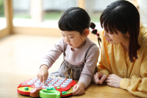 英語教育は何歳から？重要性とメリット、学習方法を解説！