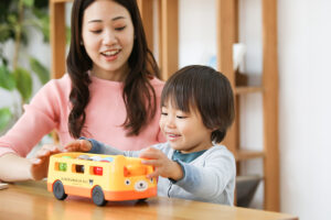 2歳の子どもにはどんな発達が見られる？年齢に適した遊び・おもちゃも