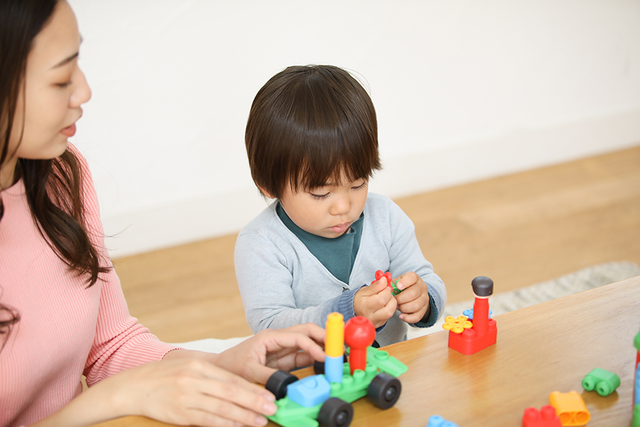 2歳半の子どもにはどんな発達が見られる?年齢に適した遊びやおもちゃもご紹介