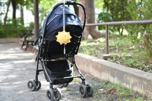 ベビーカー用おすすめのおもちゃ5選！種類や選び方もご紹介